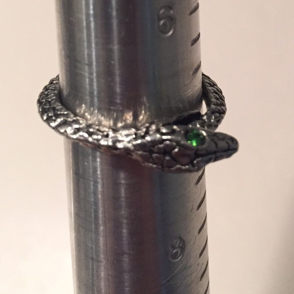 Eternal Evolution Green Swarovski Snake Ring - Picture 4 of 4