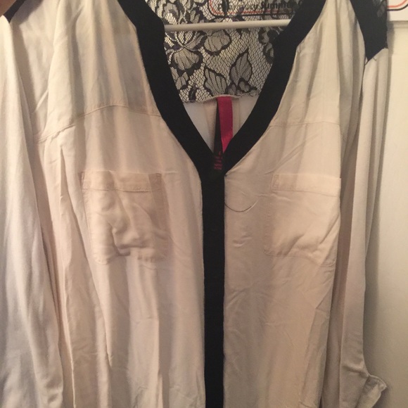 Torrid creamy white top with cuff sleeves