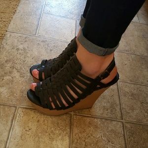 Black Wedges