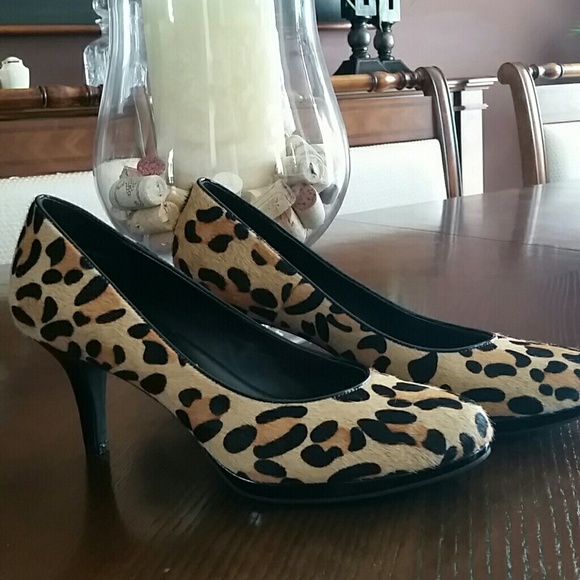 Kelly & Katie leopard pumps Sz 8