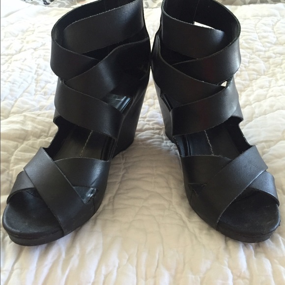 Dolce Vita Shoes - Dolce Vita wedges super chic Size 9 $20 FIRM