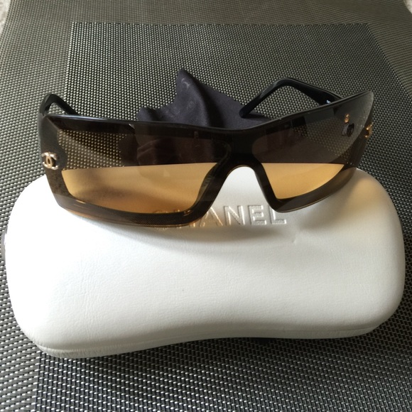 Chanel sunglasses - Picture 2 of 5