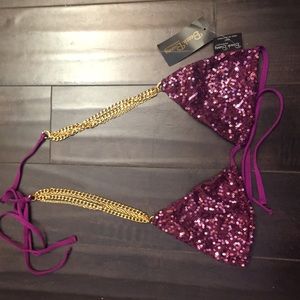 Beach Bunny "Everything That Glitters"