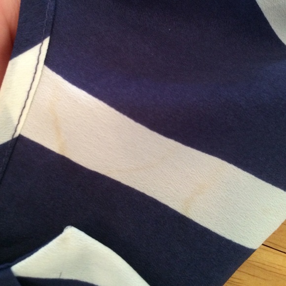 ❌BCBG Split Back Pleated Tank - Picture 4 of 4