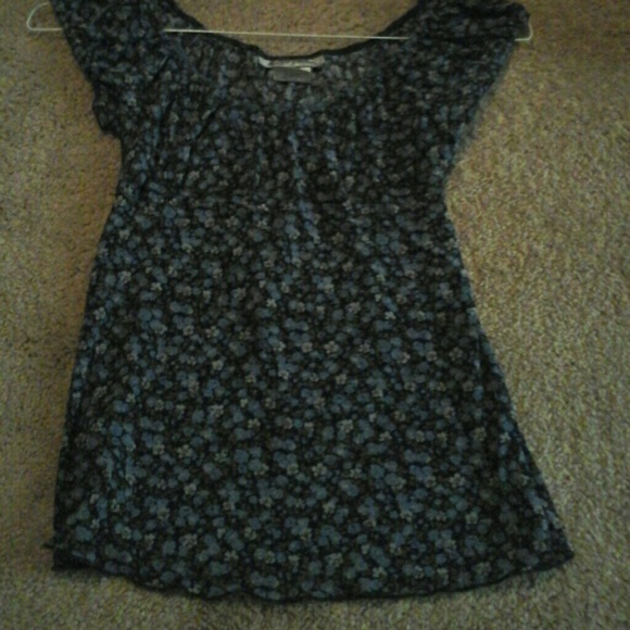 Cute flowly floral top