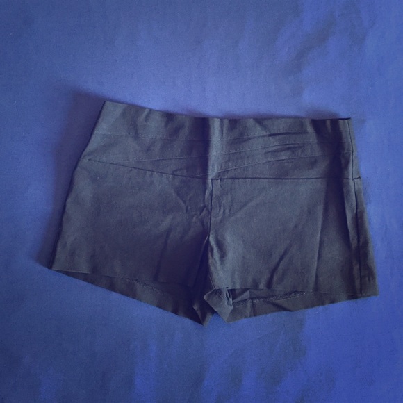 ‼️ price drop‼️NWOT Black stretchy shorts!