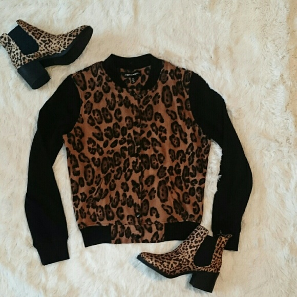 BRAND NEW ANIMAL PRINT JACKET