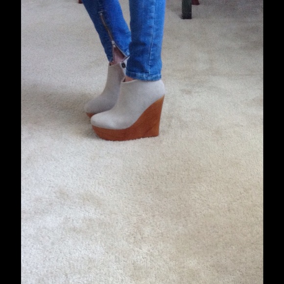 Maurie and Eve Phoenix Wedge boot