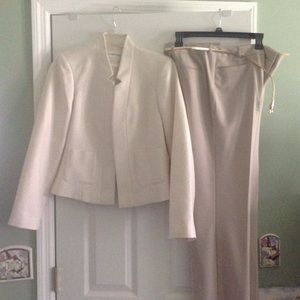 Pant suit with shell