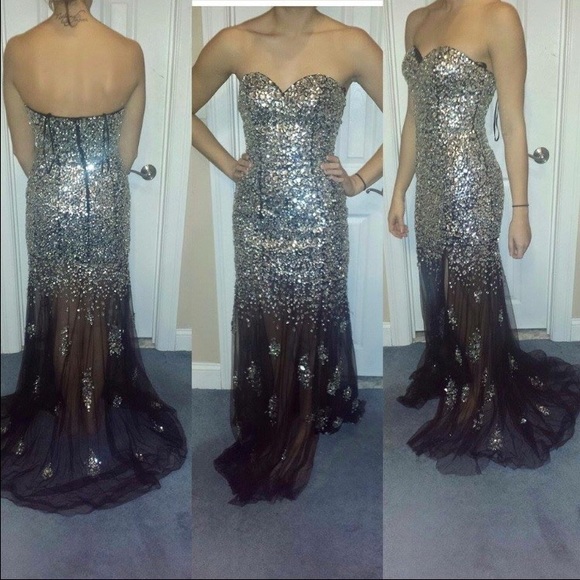 Dresses & Skirts - prom dress