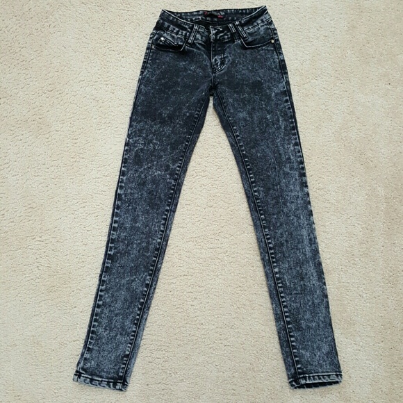 Gray acid washed jeans