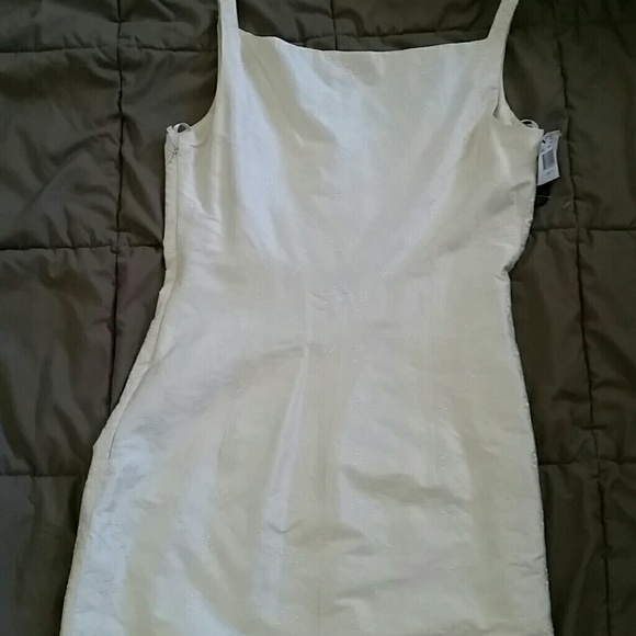 Dress - Picture 4 of 4