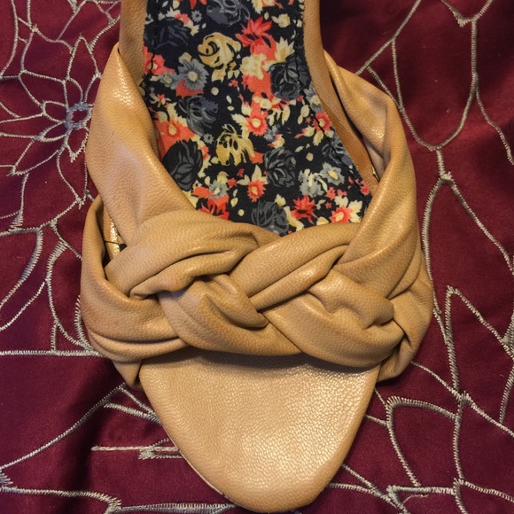 Rampage Heels - Picture 4 of 8