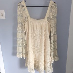 Bell sleeved lace shift dress