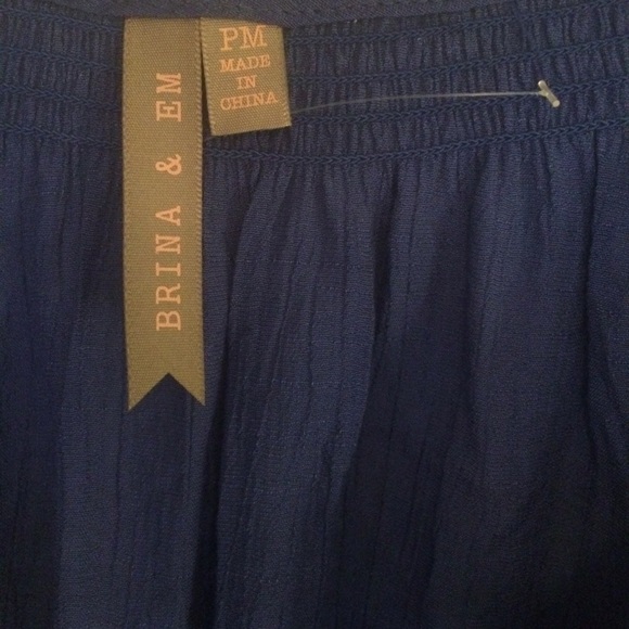 🌸NWOT COMFY COBALT BLUE BLOUSE EMBROIDERED DESIGN - Picture 2 of 3