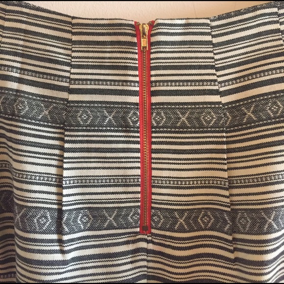 Patterned striped skirt with orange back zipper - Picture 3 of 4
