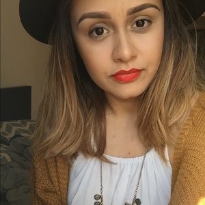 Meet your Posher, Julissa