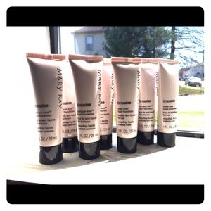 8 Matte-wear and Luminous-wear foundation.