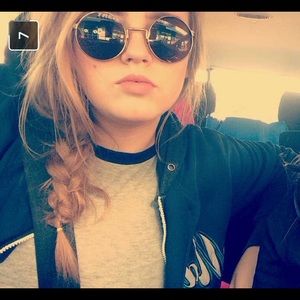 Meet your Posher, Makayla