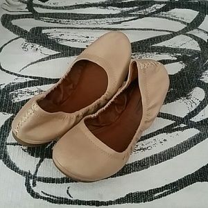 NWOT Nude ballet flats