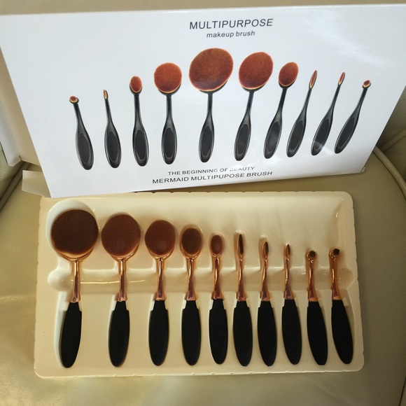 1 hr sale 💥💥💥💥Brand new oval makeup brush set - Picture 3 of 4