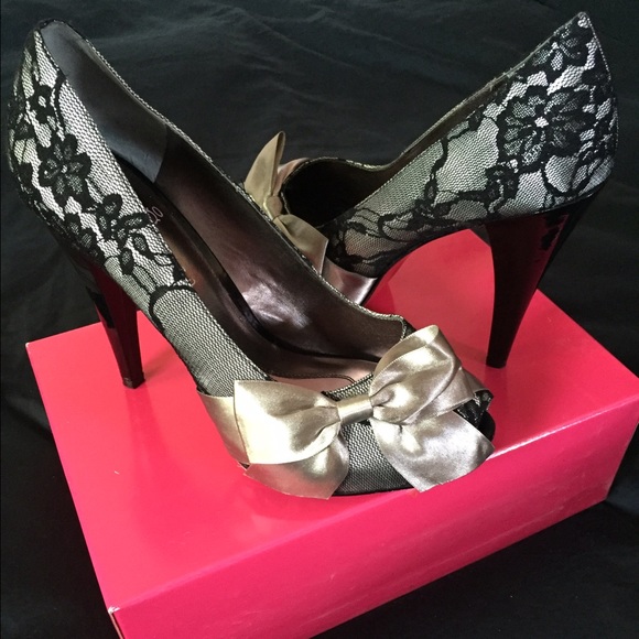 Paris Hilton: Destinty heels - Picture 3 of 3