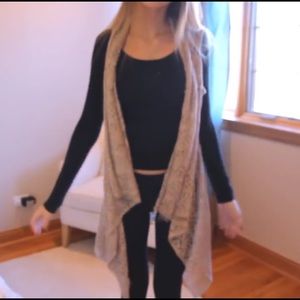 Brown sleevless cardigan