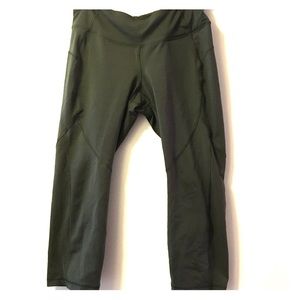 Old Navy Go-Dry Compression Crops