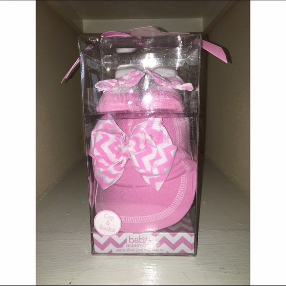 BABY ESSENTIALS Other - CAP & SOCKS 🎀