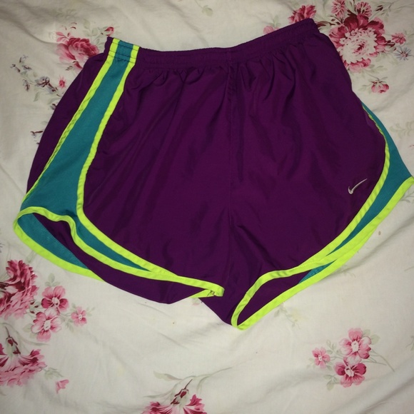 Womens size M nike tempo shorts