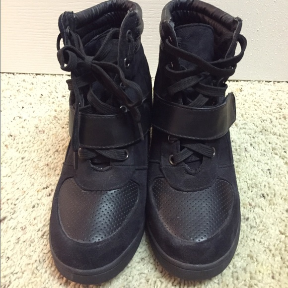 🎁Heeled Black sneakers