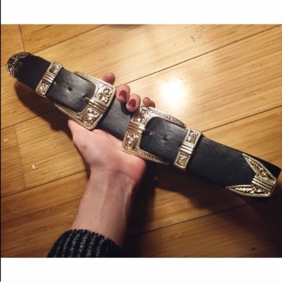 ๐ซSOLD๐ซ๐ทGold Double Buckle Belt Size S๐ท - Picture 3 of 3