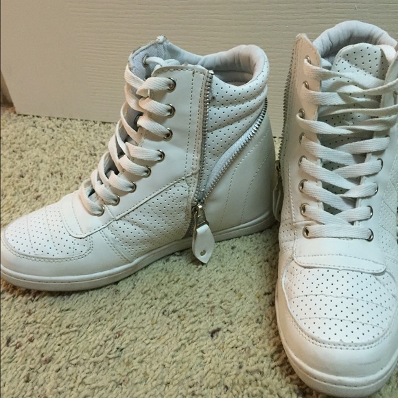 🎁White sneakers