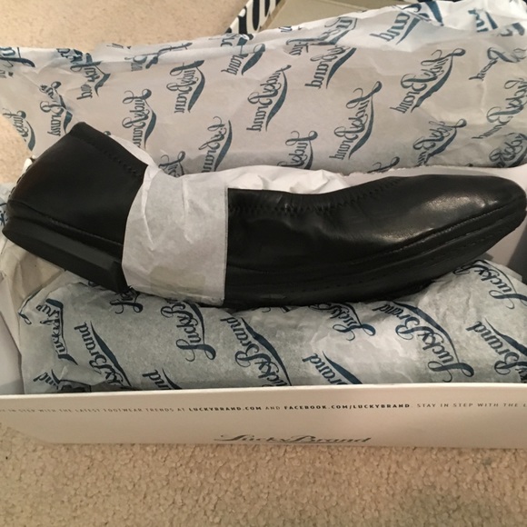 Lucky Brand Emmie black leather flats