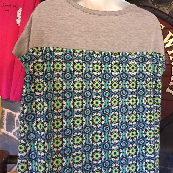 Top - Picture 2 of 2