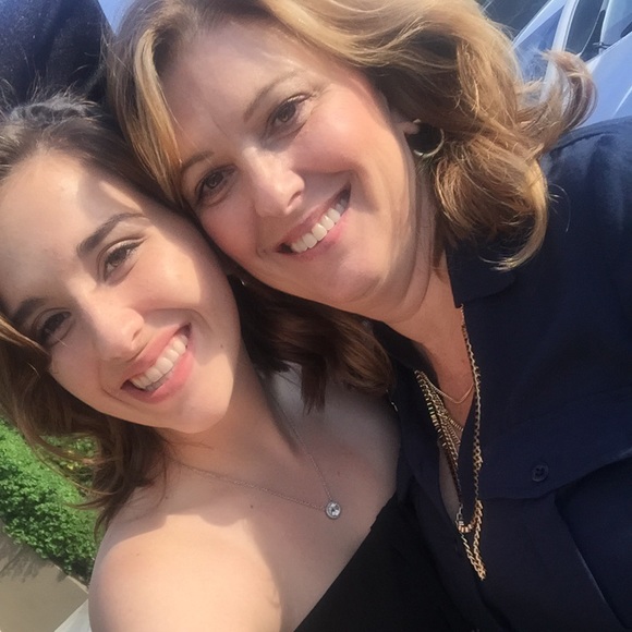 Meet your Posher, Liz - Picture 2 of 2