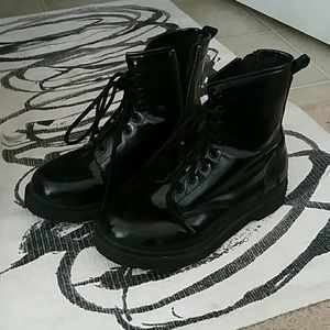 Black Combat Boot DR MARTEN