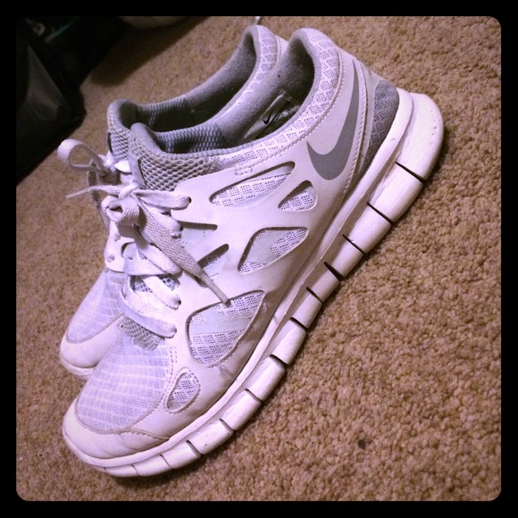 White Nike free run 2