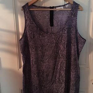 New tank top that zips up the back.  Size 22/24.