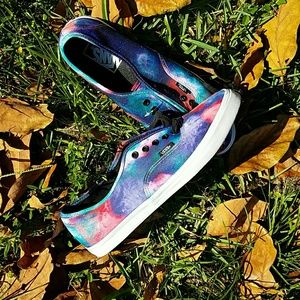 Galaxy Van's: 9 Women/ 7.5 Men
