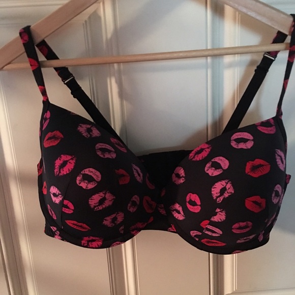 Brand new cacique bra 42DD, black with lips.