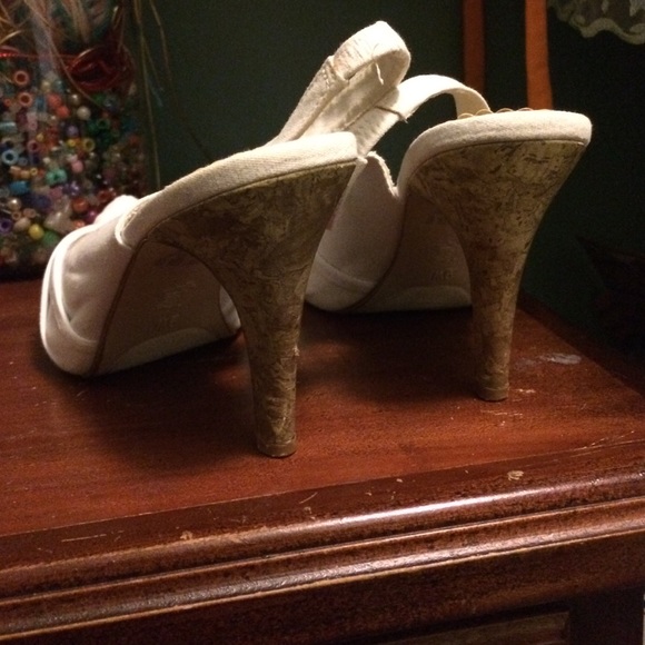 Shoes - Picture 3 of 4