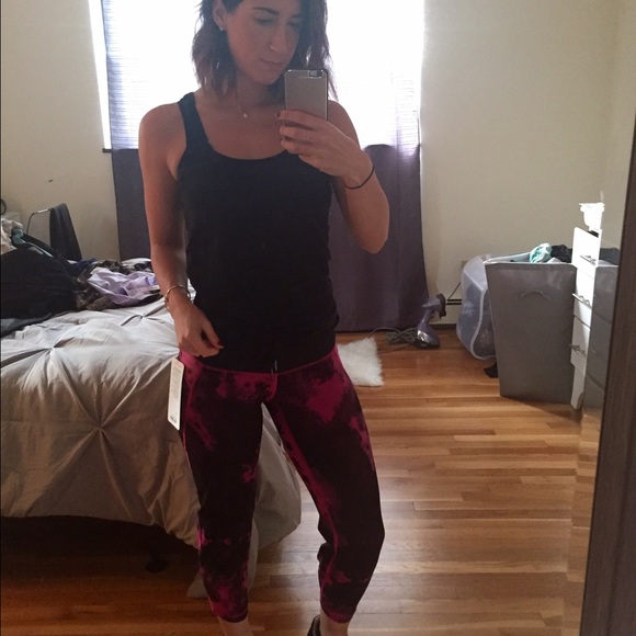 Brand new never worn Lululemon crops