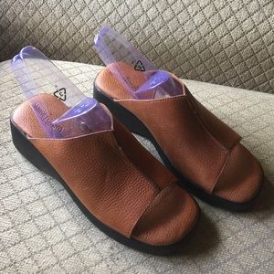 MINNETONKA SANDALS