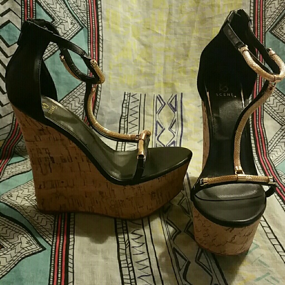 Faux Cork Black and Gold Wedges - Picture 2 of 3