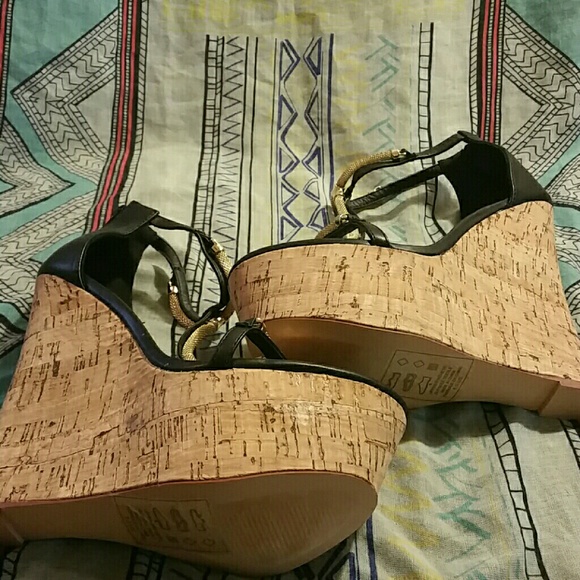 Faux Cork Black and Gold Wedges - Picture 3 of 3