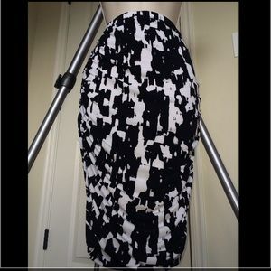 Vince Camuto skirt pencil draped S black&white