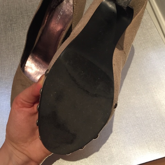 Pumps - Picture 4 of 4