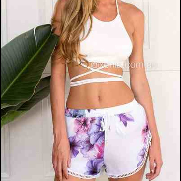 Xenia boutique Tops - NWT White crop top AUS 8 US 4