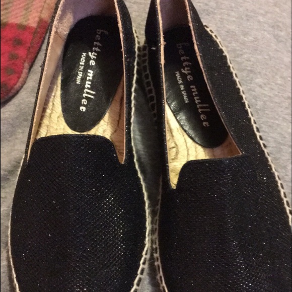 Bettye Mullee Black Flats.